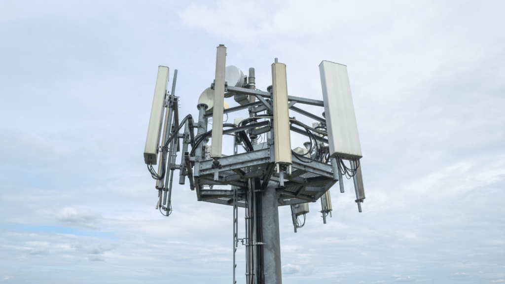 image of a cell phone towers