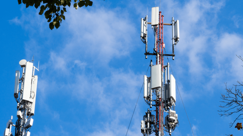 image of a cell phone towers